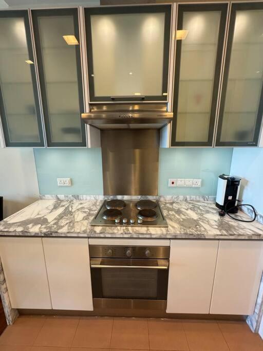 2beds Seaview Waterfront Straits Quay W/free Carpark And Bathub * Tanjung Tokong