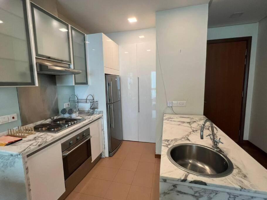 Apartment 2beds Seaview Waterfront Straits Quay W/free Carpark And Bathub Tanjung Tokong