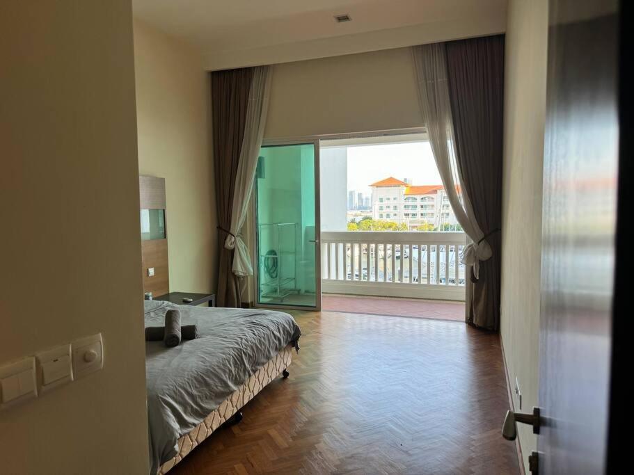 2beds Seaview Waterfront Straits Quay W/free Carpark And Bathub * Tanjung Tokong