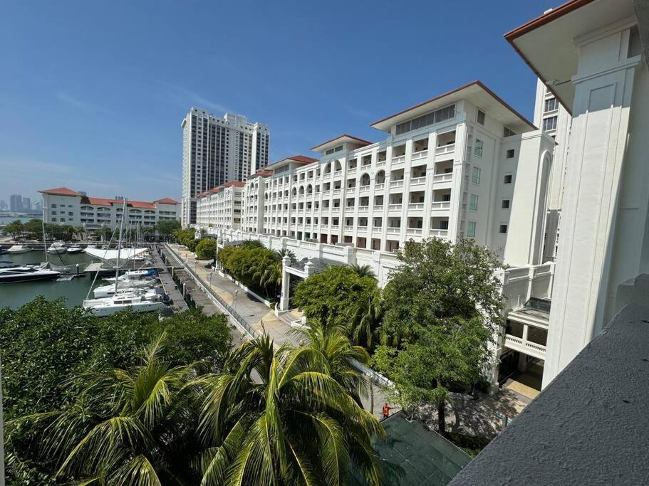 2beds Seaview Waterfront Straits Quay W/free Carpark And Bathub Apartment